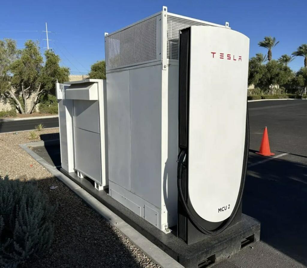 Tesla 350KW V4 Superchargers, 750 KW Chargers and Next Megawatt