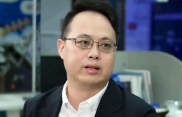 Image of a conceptual pregnancy robot